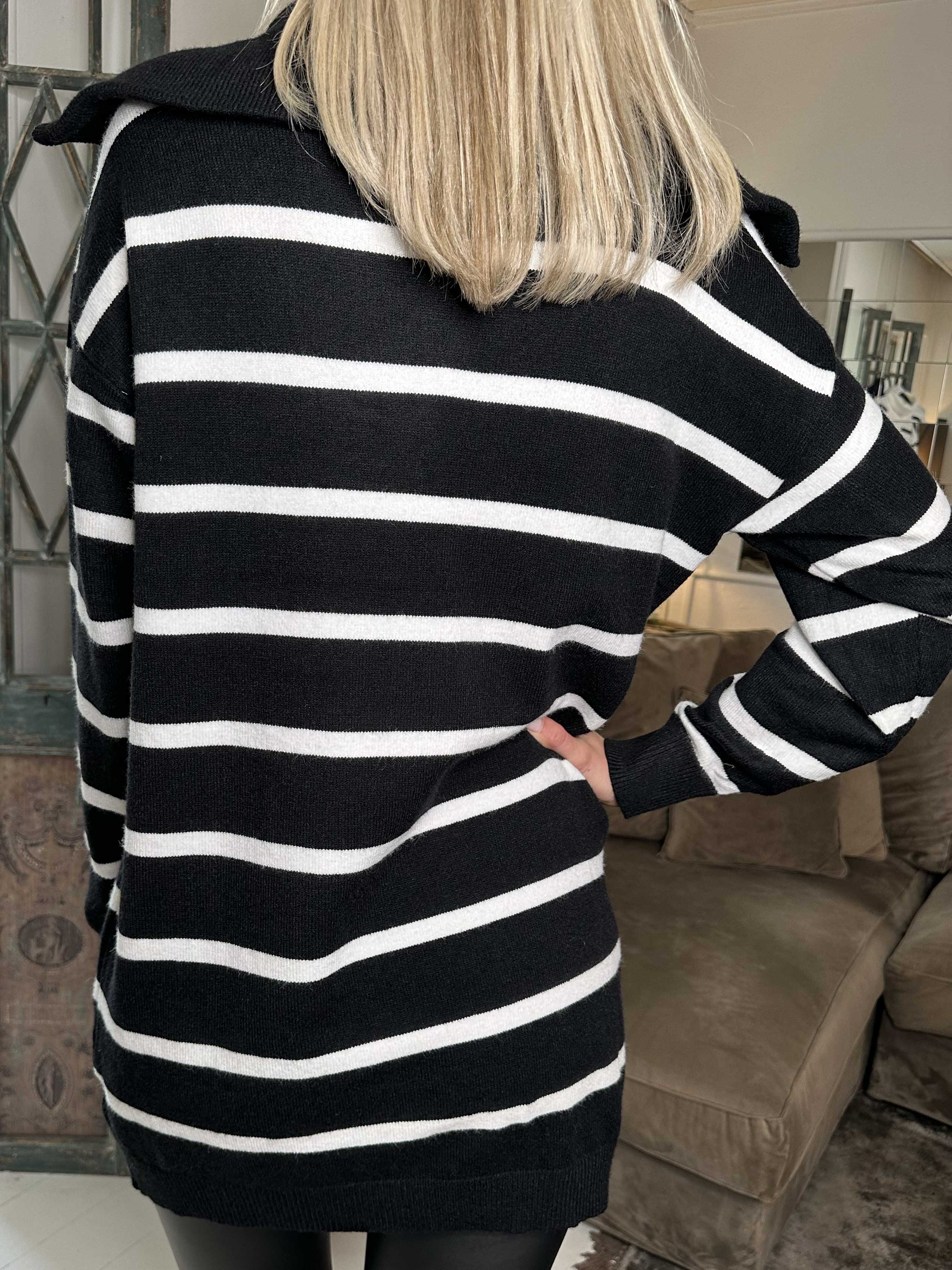 Liza - Blød strikkjole med striber og lynlås